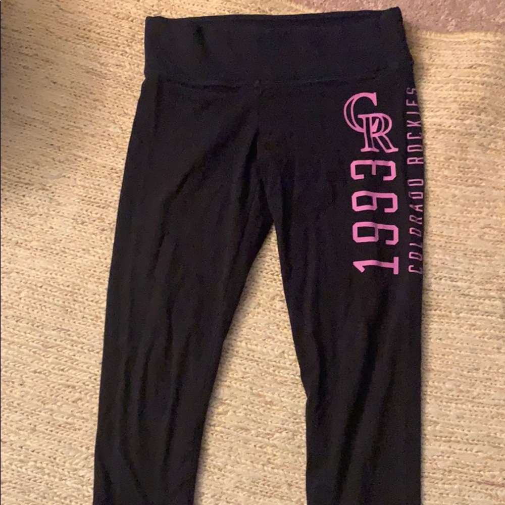 Visitor is Secret Pink cropped leggings